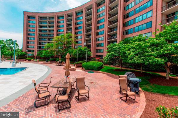 Arlington, VA 22202,1805 CRYSTAL DR #602S