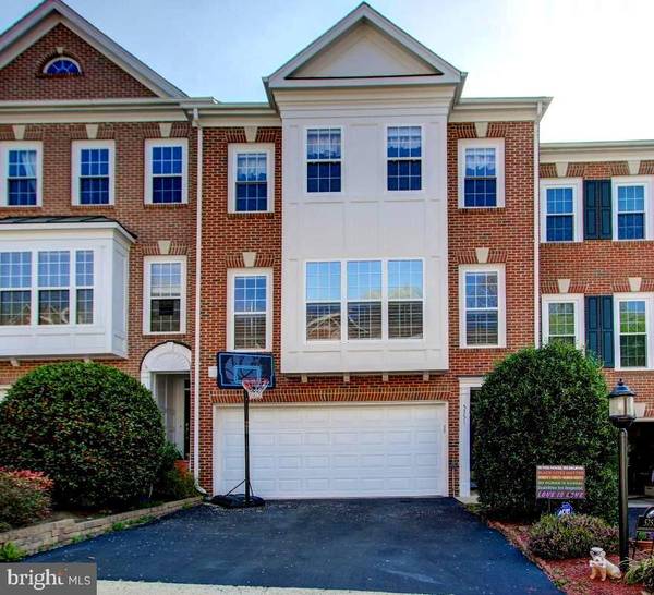 5751 GOVERNORS POND CIR, Alexandria, VA 22310