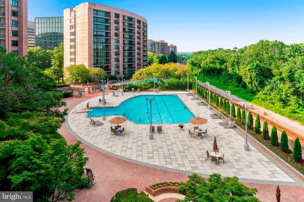 Arlington, VA 22202,1805 CRYSTAL DR #816S