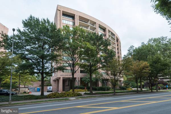 Arlington, VA 22202,1805 CRYSTAL DR #816S