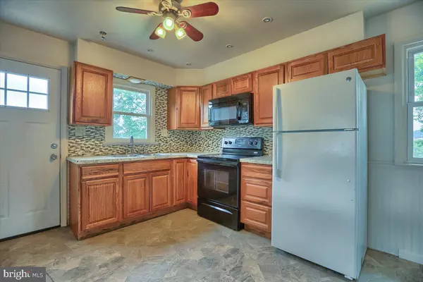 Harrisburg, PA 17112,7832 DEWEY DR