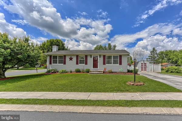 2 JENNA LN, New Oxford, PA 17350