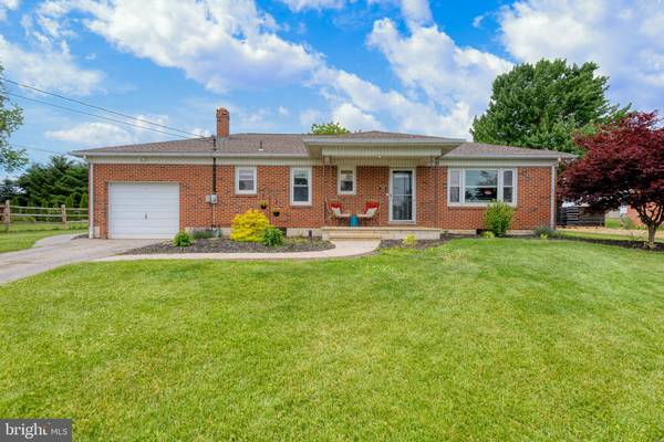 208 N HIGHLAND DR, Shrewsbury, PA 17361