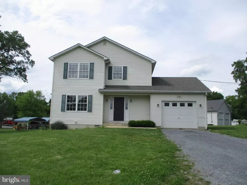 240 HENSHAW RD, Bunker Hill, WV 25413