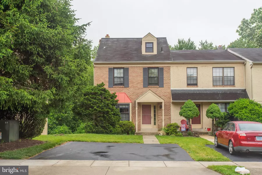 526 BASSETT LN, Norristown, PA 19403