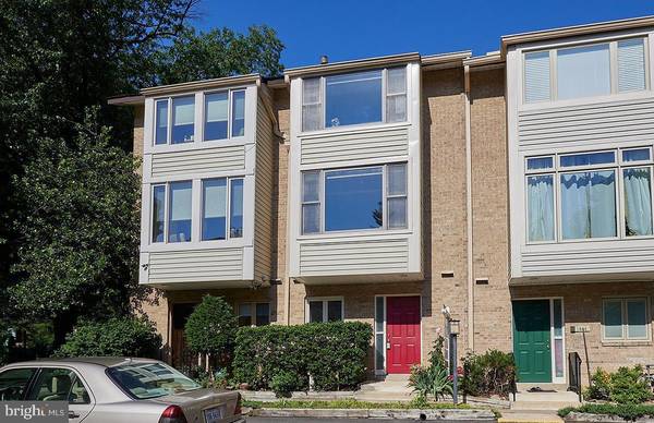 1812 N ODE ST, Arlington, VA 22209