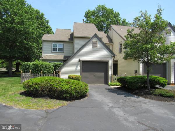 1 WOODLAKE DR, Marlton, NJ 08053