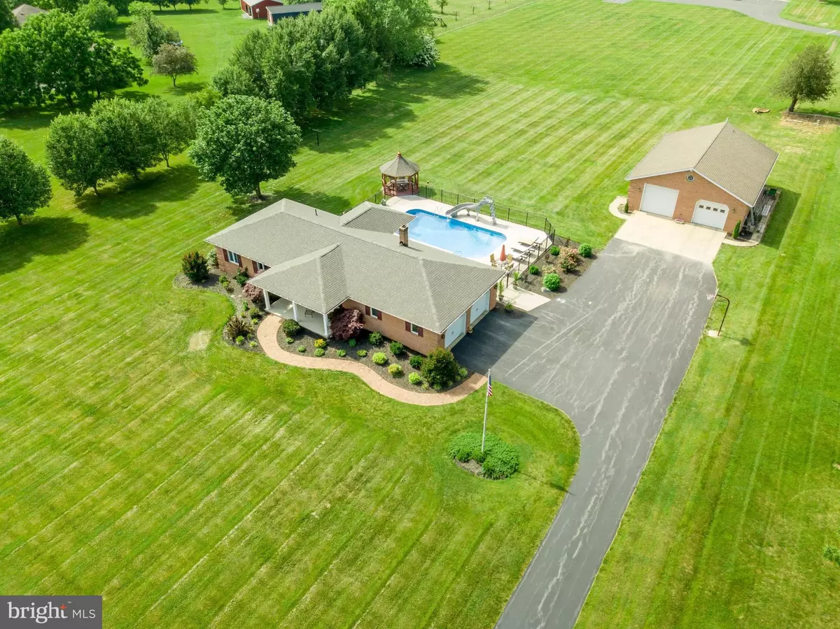 Falling Waters, WV 25419,54 DOVE LN