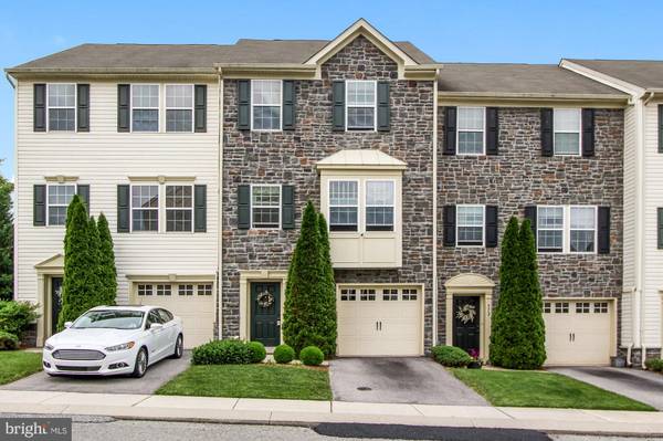 976 STONEHAVEN WAY #2, York, PA 17403