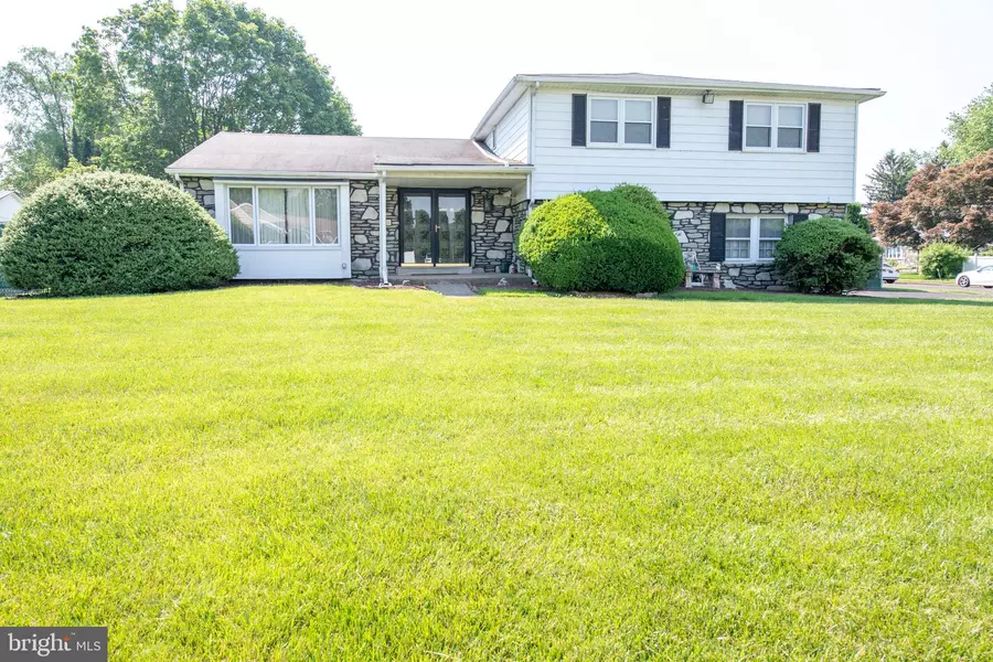 3525 MEADOWLARK DR, Huntingdon Valley, PA 19006