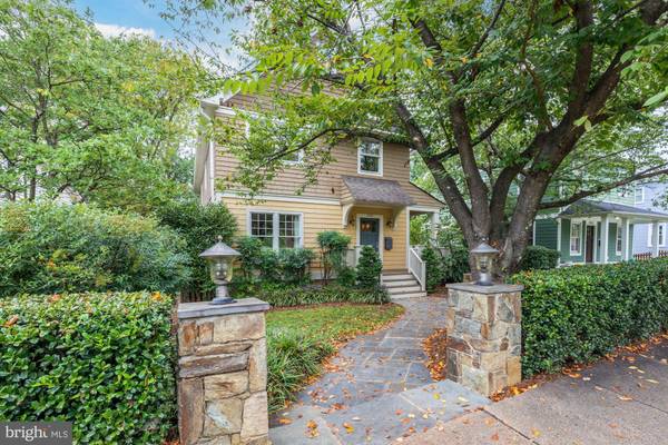 2010 N TAYLOR ST, Arlington, VA 22207