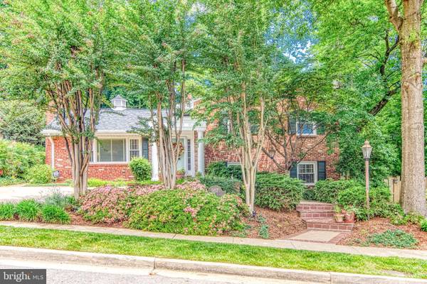 Alexandria, VA 22304,907 JUNIPER PL