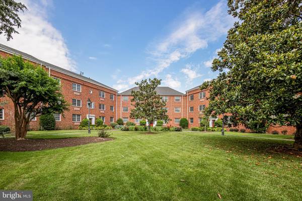 1710 W ABINGDON DR #301, Alexandria, VA 22314