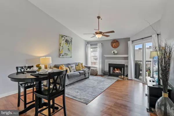 3313 WYNDHAM CIR #4206, Alexandria, VA 22302