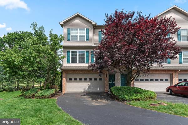 536 MEADOW CROFT CIR, Mechanicsburg, PA 17055