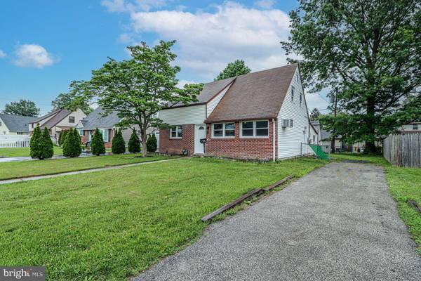 2360 CEDAR LN, Secane, PA 19018