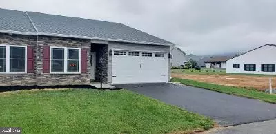 8876 ORIOLE CT, Waynesboro, PA 17268