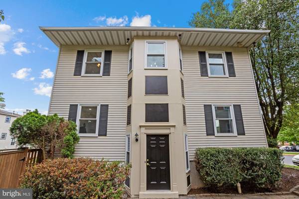 3061 HICKORY GROVE CT, Fairfax, VA 22031