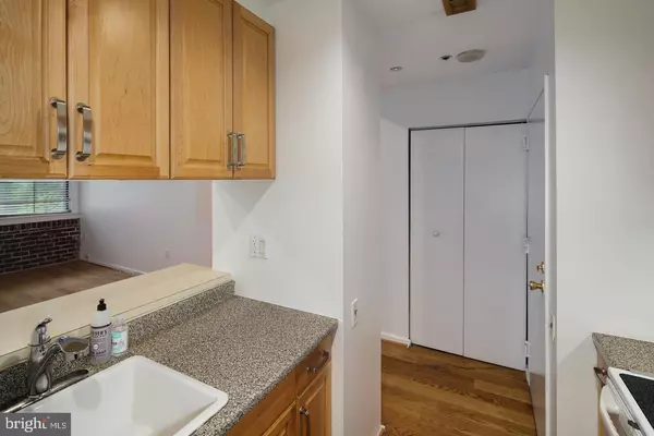 Philadelphia, PA 19106,315 NEW ST #225