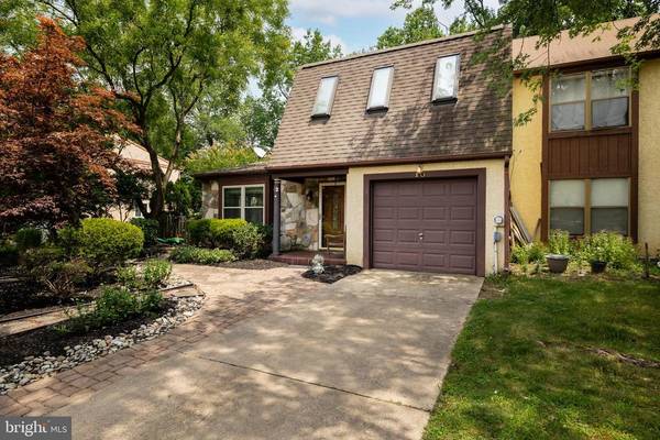 10 ADAM LN, Voorhees, NJ 08043