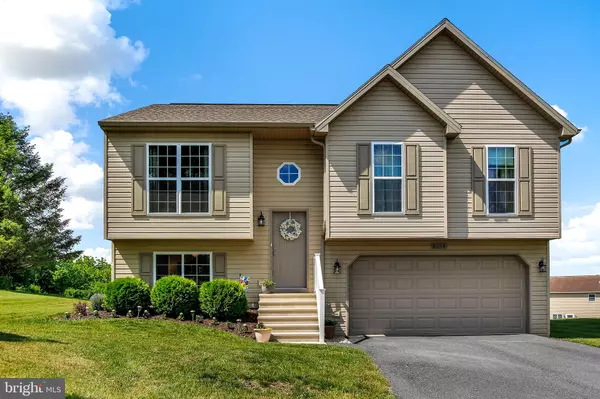 8054 MANADA VIEW DR, Harrisburg, PA 17112