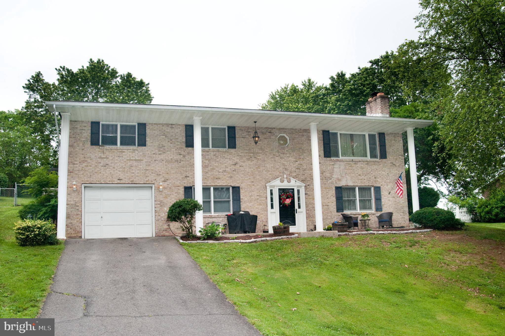 136 LEON DR, Fort Ashby, WV 26719
