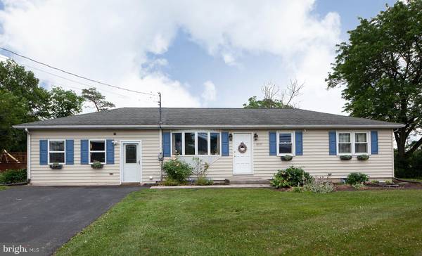 8937 JONESTOWN RD, Grantville, PA 17028