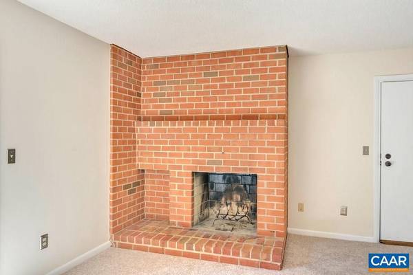 140 GREEN TURTLE LN LN #8, Charlottesville, VA 22901