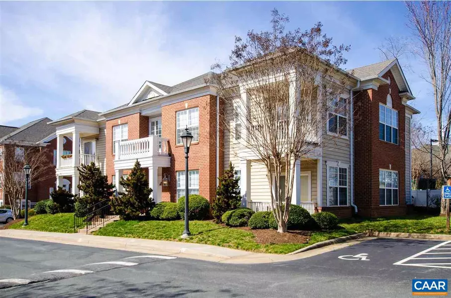 950 GLENWOOD STATION LN LN #202, Charlottesville, VA 22901