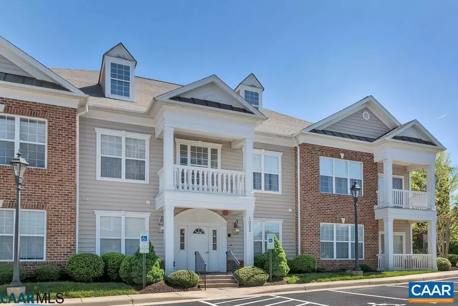 1052 GLENWOOD STATION LN LN #203, Charlottesville, VA 22901