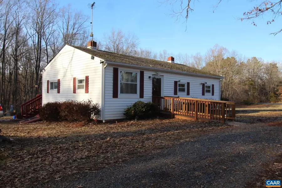 2233 SAINT ANDREWS RD, Dillwyn, VA 23936