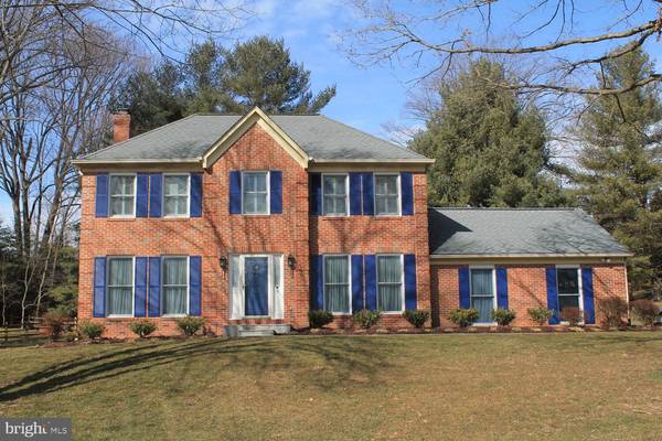 2812 CENTER RIDGE DR, Oakton, VA 22124