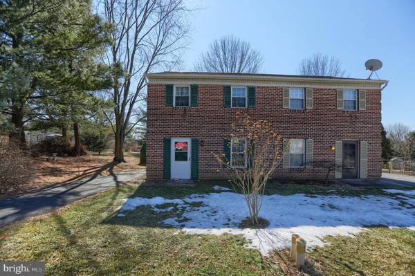 602 BERNHARD AVE, Mount Joy, PA 17552