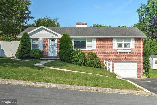 1212 PERRY LN, York, PA 17403