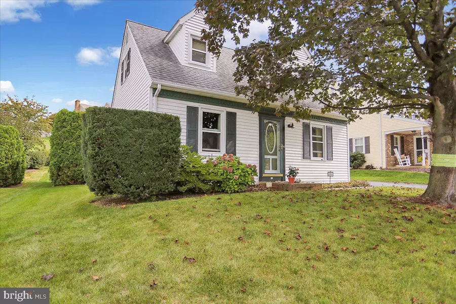 228 LINDA TER, Ephrata, PA 17522