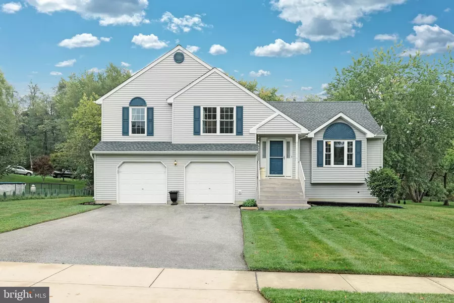 11 ICE HOUSE DR, Stewartstown, PA 17363