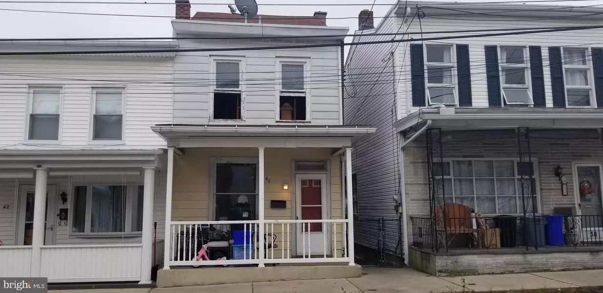 40 S FRONT ST, Saint Clair, PA 17970