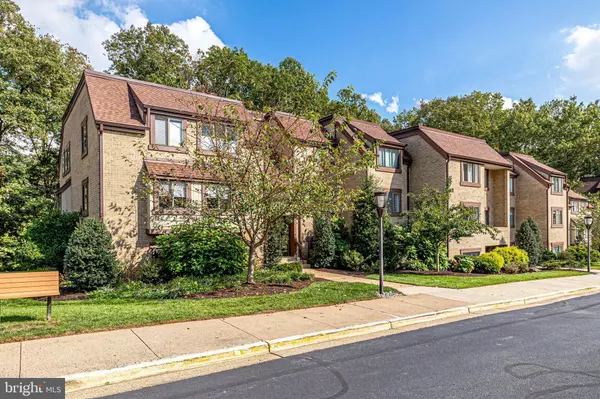 1661 PARKCREST CIR #201, Reston, VA 20190