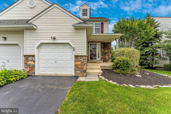 30 STEEPLE CHASE CIR, Aston, PA 19014