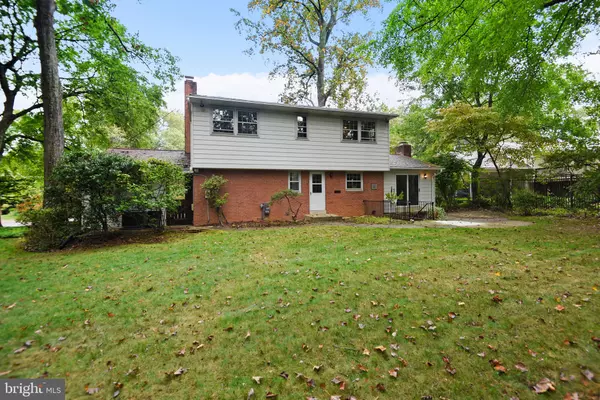 Vienna, VA 22180,1009 MOUNTFORT CT SW