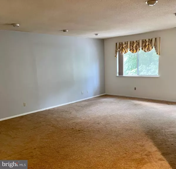 Monmouth Junction, NJ 08852,28 WYNWOOD DR