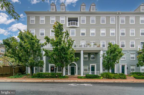 330 S WEST ST #305, Alexandria, VA 22314