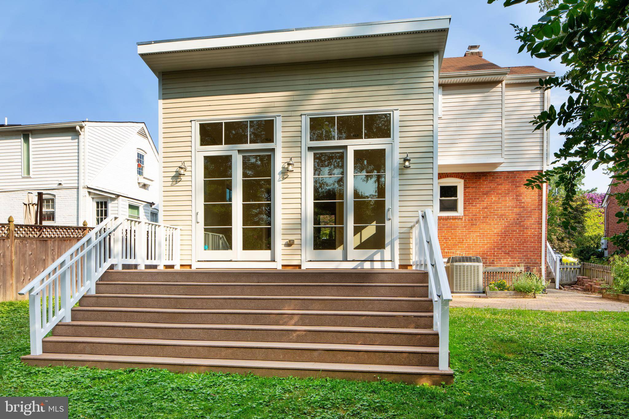 Arlington, VA 22207,5270 26TH ST N