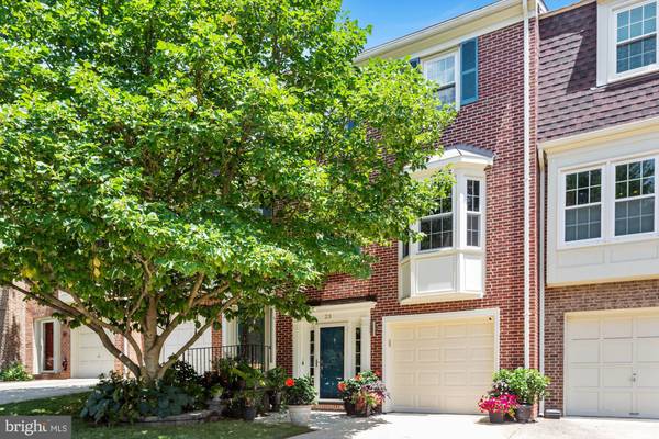 23 CARRIAGE HOUSE CIR, Alexandria, VA 22304