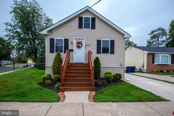 30 N MAPLE AVE, Maple Shade, NJ 08052