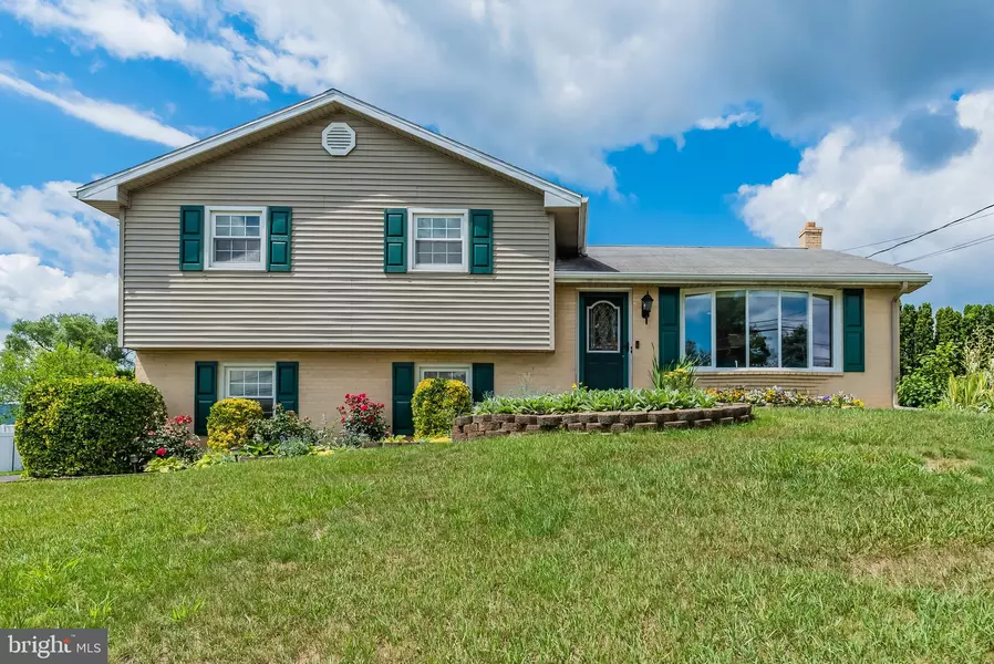 12 HILLCREST RD, Enola, PA 17025