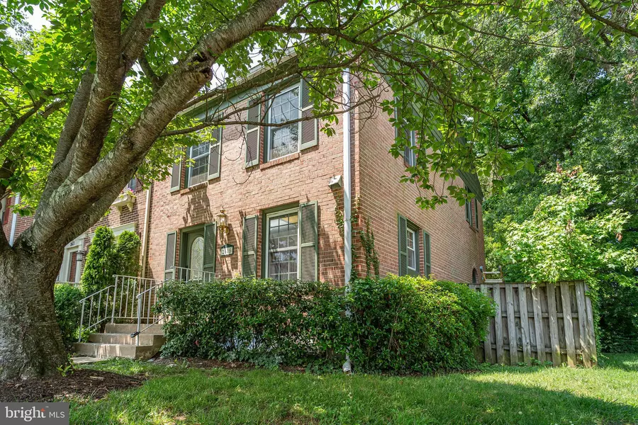 2615 WINDBREAK DR, Alexandria, VA 22306