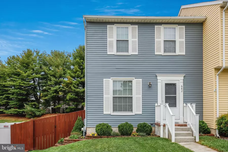 682 W PADDLE WHEEL CT, Millersville, MD 21108