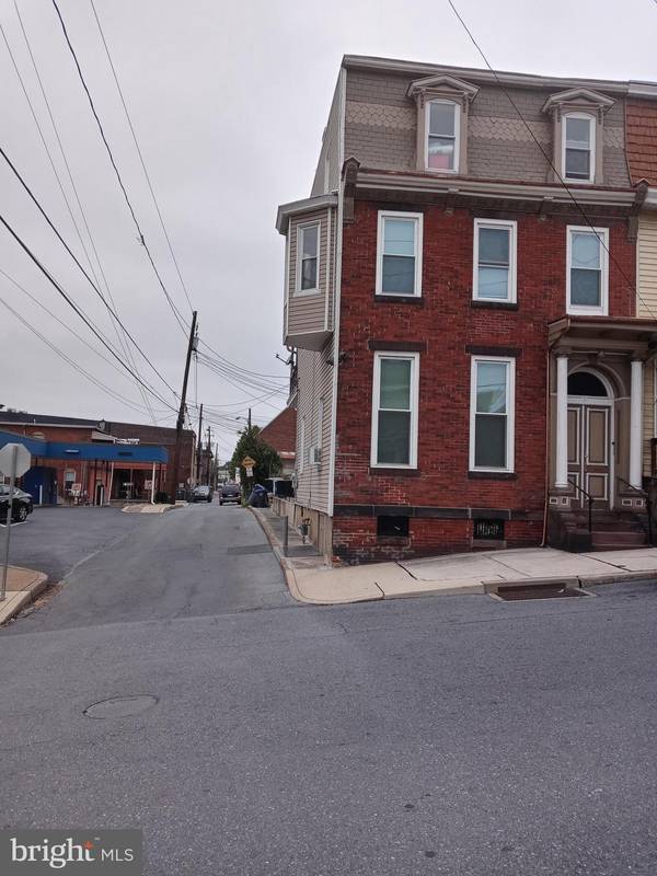 19 WALNUT ST, Steelton, PA 17113