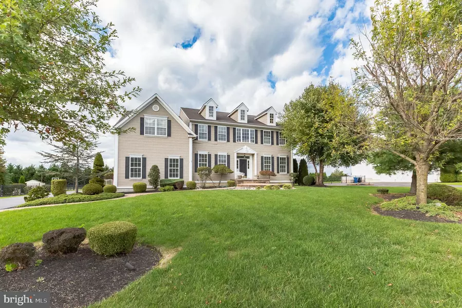 2 HUNTERS CREEK, Mullica Hill, NJ 08062